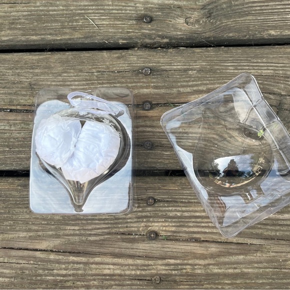 HALLMARK ‘LET IT GO’ GLASS TEARDROP CHRISTMAS ORNAMENT - Picture 6 of 7